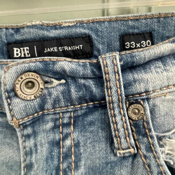 BKE Jeans Jake Straight Distressed Size 33x30 Buckle Denim Light Wash - Picture 3 of 5